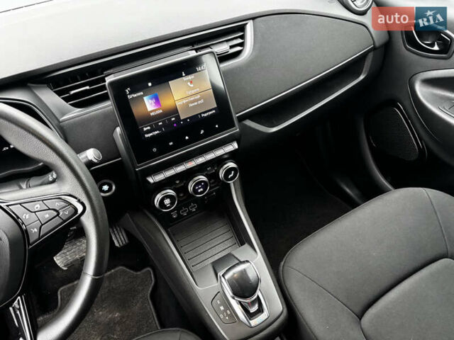 Белый Рено Зое, объемом двигателя 0 л и пробегом 68 тыс. км за 11499 $, фото 23 на Automoto.ua