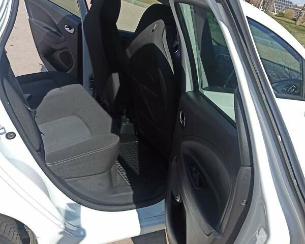 Білий Рено Зое, об'ємом двигуна 0 л та пробігом 62 тис. км за 8700 $, фото 21 на Automoto.ua