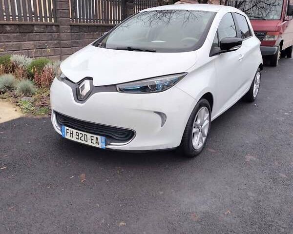Білий Рено Зое, об'ємом двигуна 0 л та пробігом 93 тис. км за 9399 $, фото 2 на Automoto.ua