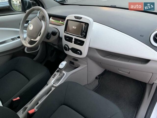 Білий Рено Зое, об'ємом двигуна 0 л та пробігом 29 тис. км за 10500 $, фото 16 на Automoto.ua