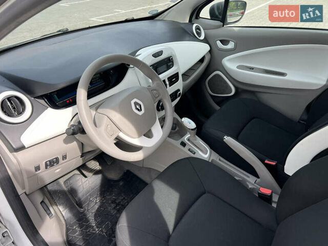 Белый Рено Зое, объемом двигателя 0 л и пробегом 25 тыс. км за 9700 $, фото 29 на Automoto.ua
