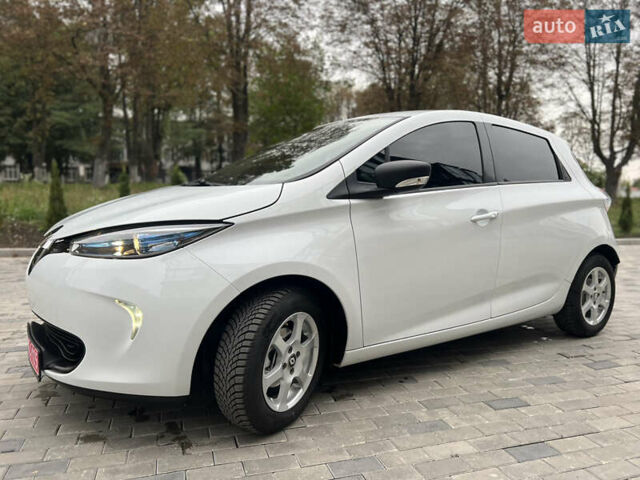 Белый Рено Зое, объемом двигателя 0 л и пробегом 48 тыс. км за 9950 $, фото 15 на Automoto.ua