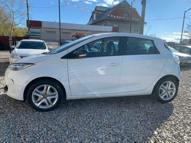 Белый Рено Зое, объемом двигателя 0 л и пробегом 62 тыс. км за 9399 $, фото 6 на Automoto.ua