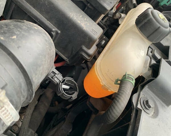 Білий Рено Зое, об'ємом двигуна 0 л та пробігом 159 тис. км за 8999 $, фото 43 на Automoto.ua