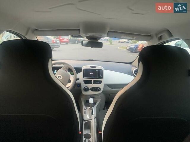 Білий Рено Зое, об'ємом двигуна 0 л та пробігом 29 тис. км за 10500 $, фото 23 на Automoto.ua