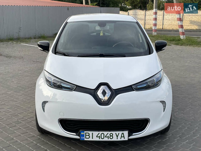 Белый Рено Зое, объемом двигателя 0 л и пробегом 84 тыс. км за 10500 $, фото 20 на Automoto.ua