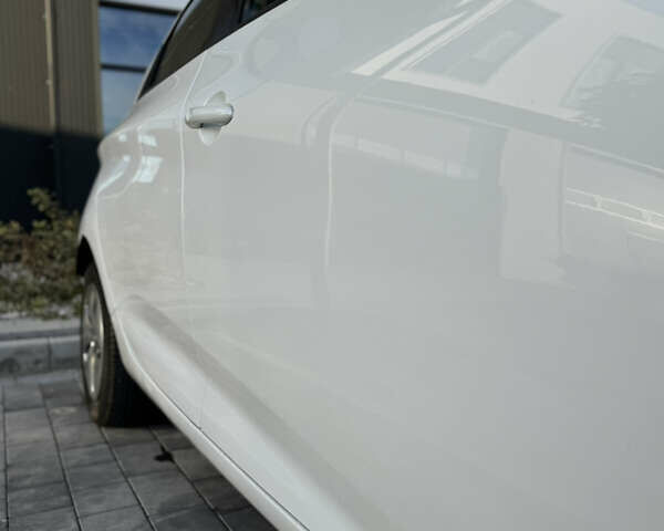 Белый Рено Зое, объемом двигателя 0 л и пробегом 67 тыс. км за 9500 $, фото 15 на Automoto.ua