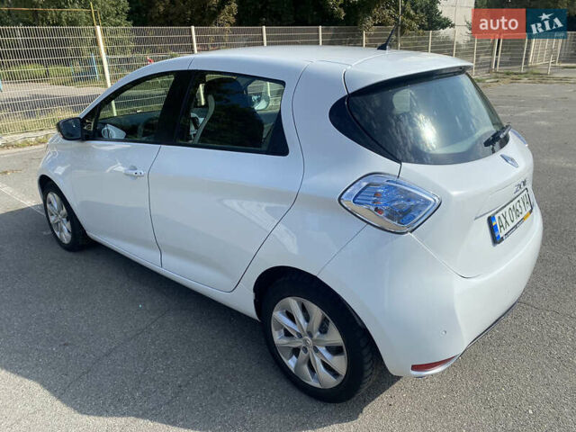 Білий Рено Зое, об'ємом двигуна 0 л та пробігом 45 тис. км за 14500 $, фото 4 на Automoto.ua