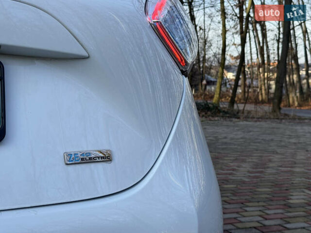 Белый Рено Зое, объемом двигателя 0 л и пробегом 55 тыс. км за 9500 $, фото 20 на Automoto.ua