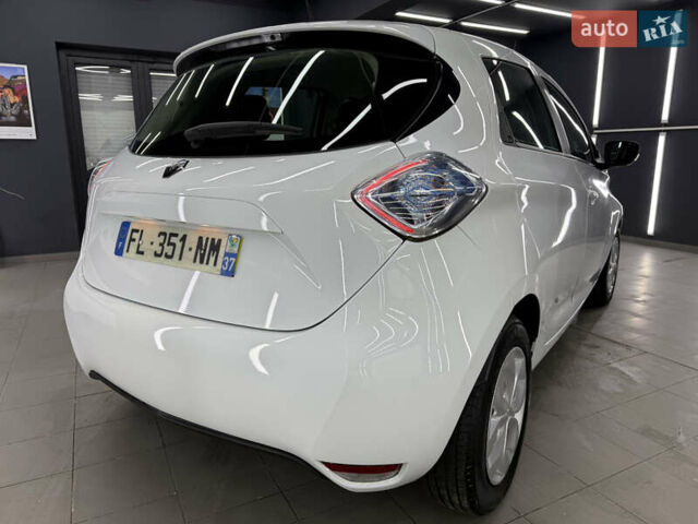 Белый Рено Зое, объемом двигателя 0 л и пробегом 53 тыс. км за 9900 $, фото 7 на Automoto.ua