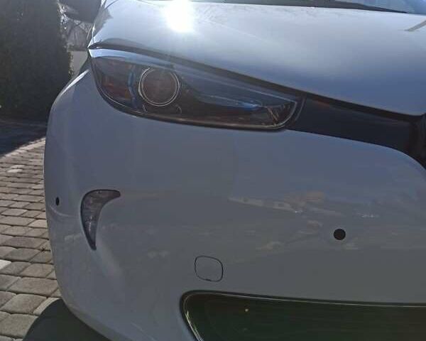 Белый Рено Зое, объемом двигателя 0 л и пробегом 48 тыс. км за 11850 $, фото 3 на Automoto.ua