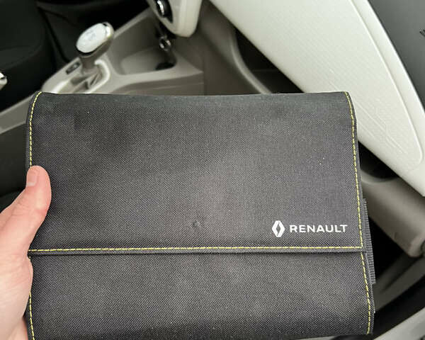 Білий Рено Зое, об'ємом двигуна 0 л та пробігом 109 тис. км за 8900 $, фото 36 на Automoto.ua