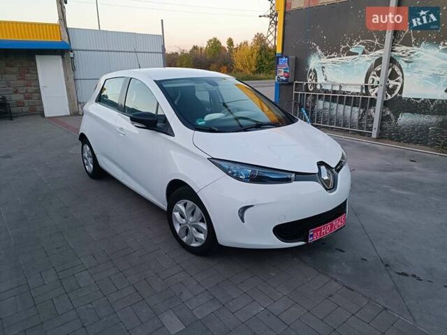 Белый Рено Зое, объемом двигателя 0 л и пробегом 65 тыс. км за 10250 $, фото 20 на Automoto.ua