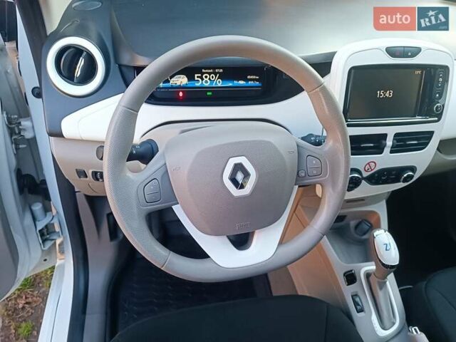 Белый Рено Зое, объемом двигателя 0 л и пробегом 65 тыс. км за 10250 $, фото 50 на Automoto.ua