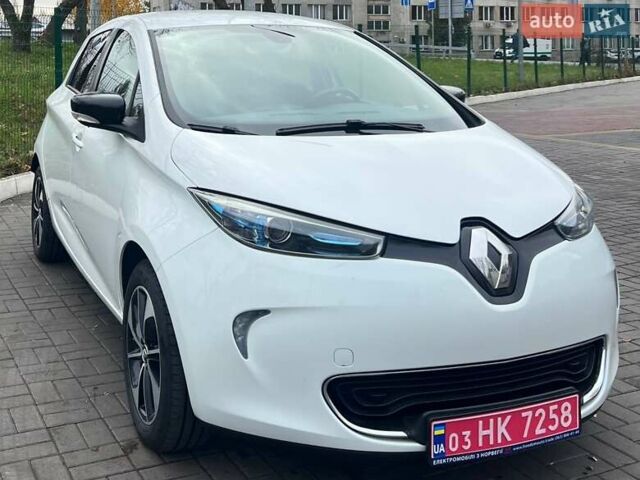Белый Рено Зое, объемом двигателя 0 л и пробегом 93 тыс. км за 9999 $, фото 7 на Automoto.ua