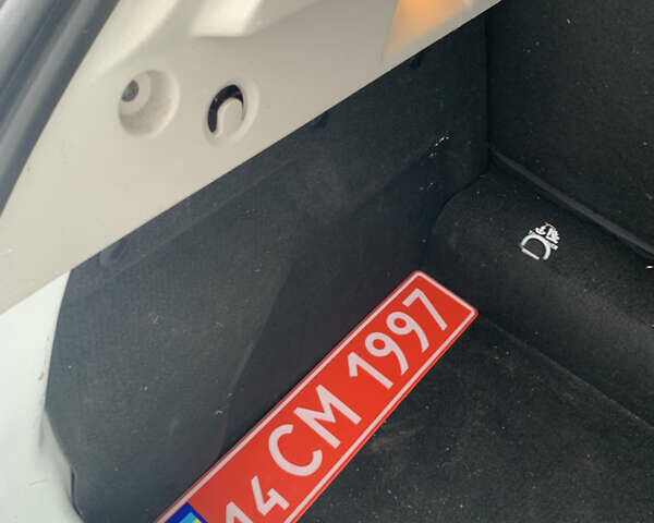 Білий Рено Зое, об'ємом двигуна 0 л та пробігом 159 тис. км за 8999 $, фото 36 на Automoto.ua