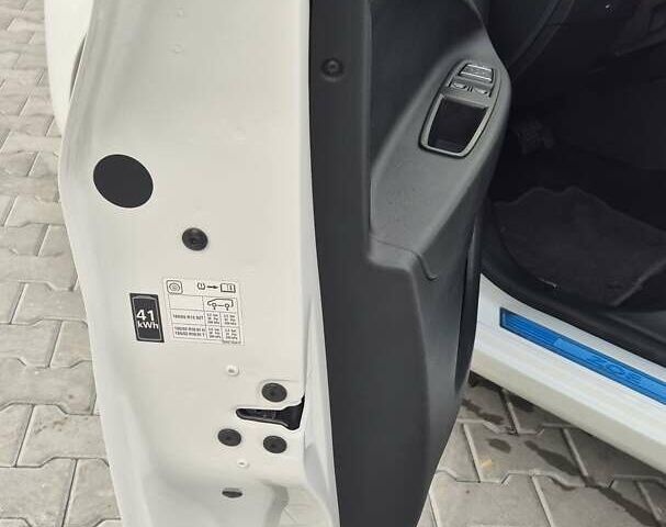 Білий Рено Зое, об'ємом двигуна 0 л та пробігом 25 тис. км за 11500 $, фото 16 на Automoto.ua