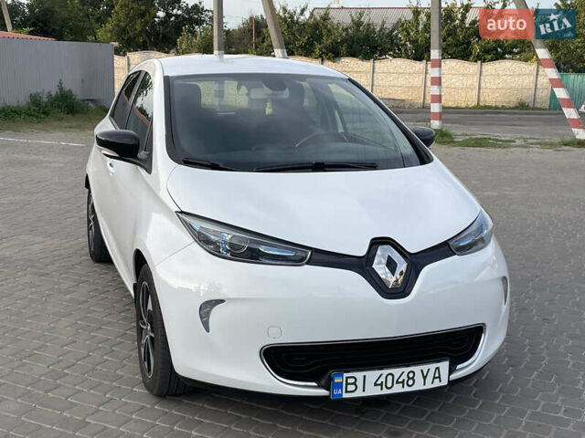 Белый Рено Зое, объемом двигателя 0 л и пробегом 84 тыс. км за 10500 $, фото 19 на Automoto.ua
