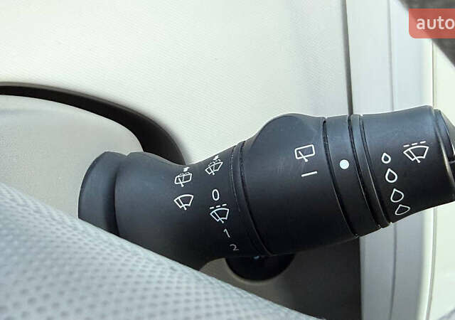 Белый Рено Зое, объемом двигателя 0 л и пробегом 38 тыс. км за 10200 $, фото 29 на Automoto.ua