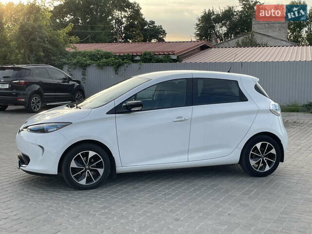 Белый Рено Зое, объемом двигателя 0 л и пробегом 84 тыс. км за 10500 $, фото 6 на Automoto.ua