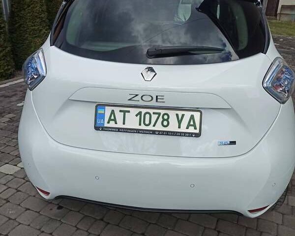 Белый Рено Зое, объемом двигателя 0 л и пробегом 48 тыс. км за 11850 $, фото 13 на Automoto.ua