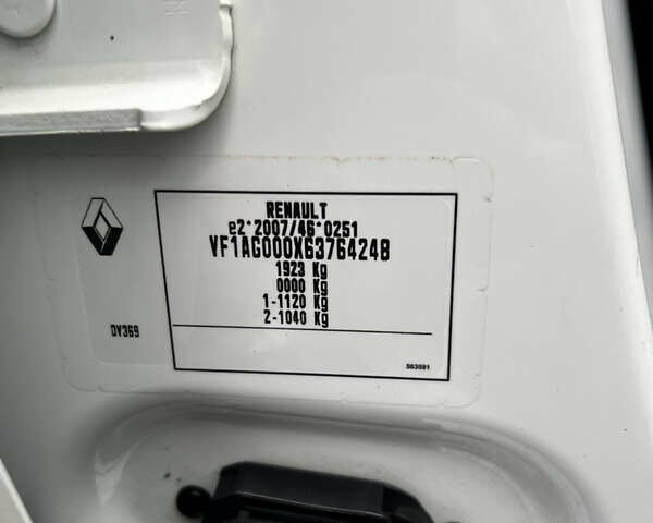 Білий Рено Зое, об'ємом двигуна 0 л та пробігом 109 тис. км за 8900 $, фото 54 на Automoto.ua