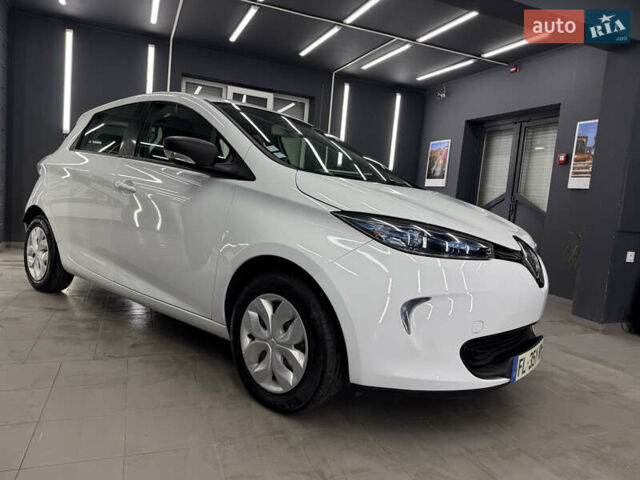 Белый Рено Зое, объемом двигателя 0 л и пробегом 53 тыс. км за 9900 $, фото 32 на Automoto.ua