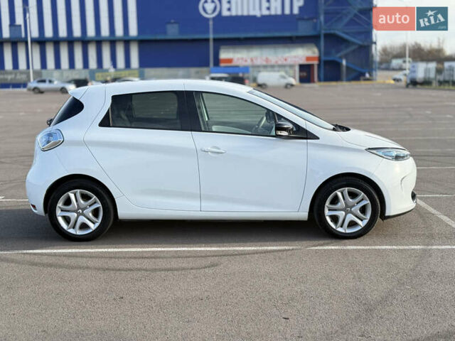 Белый Рено Зое, объемом двигателя 0 л и пробегом 112 тыс. км за 8900 $, фото 7 на Automoto.ua