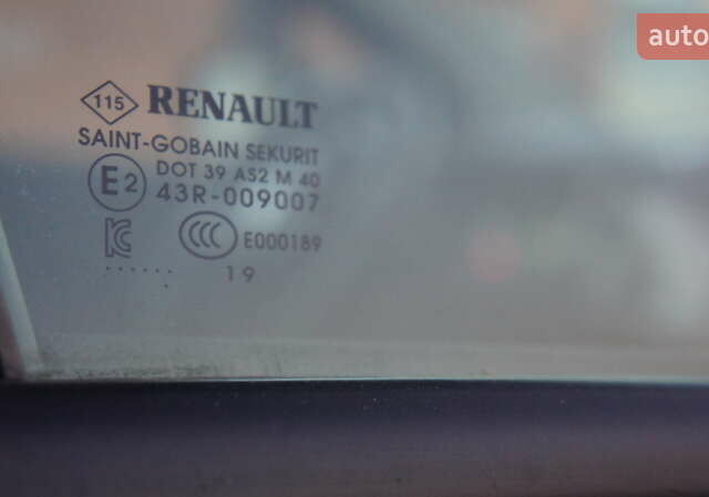 Белый Рено Зое, объемом двигателя 0 л и пробегом 159 тыс. км за 8950 $, фото 18 на Automoto.ua