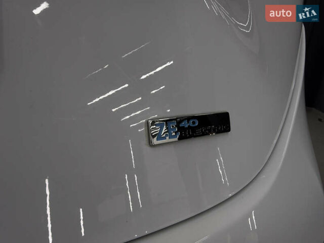 Белый Рено Зое, объемом двигателя 0 л и пробегом 21 тыс. км за 9950 $, фото 12 на Automoto.ua