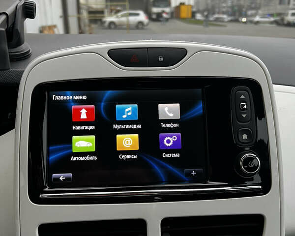 Білий Рено Зое, об'ємом двигуна 0 л та пробігом 109 тис. км за 8900 $, фото 41 на Automoto.ua