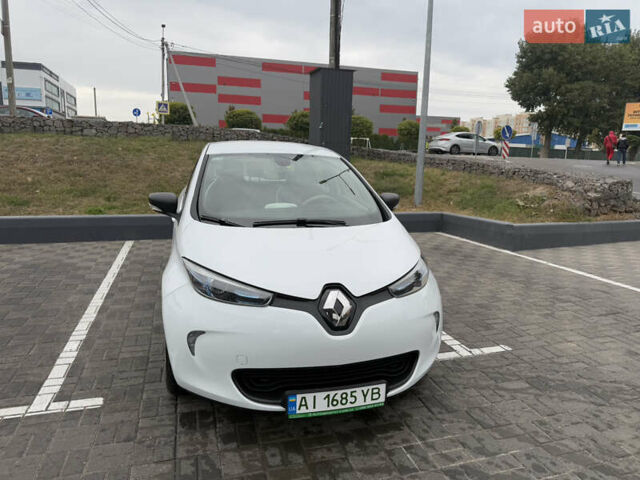 Белый Рено Зое, объемом двигателя 0 л и пробегом 40 тыс. км за 9999 $, фото 4 на Automoto.ua