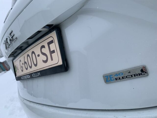 Белый Рено Зое, объемом двигателя 0 л и пробегом 159 тыс. км за 8999 $, фото 4 на Automoto.ua