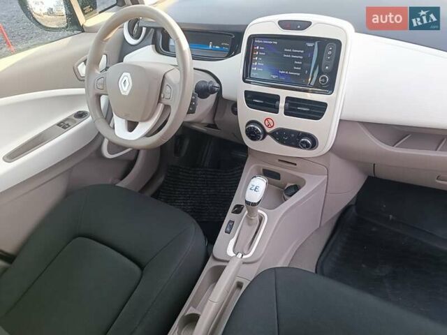 Рено Зое 2019 в Луцке на Automoto.ua Белый Рено Зое, объемом двигателя 0 л и пробегом 65 тыс. км за 10200 $, фото 9 на Automoto.ua