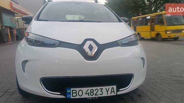 Белый Рено Зое, объемом двигателя 0 л и пробегом 145 тыс. км за 9599 $, фото 4 на Automoto.ua