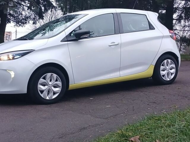 Белый Рено Зое, объемом двигателя 0 л и пробегом 39 тыс. км за 9699 $, фото 3 на Automoto.ua