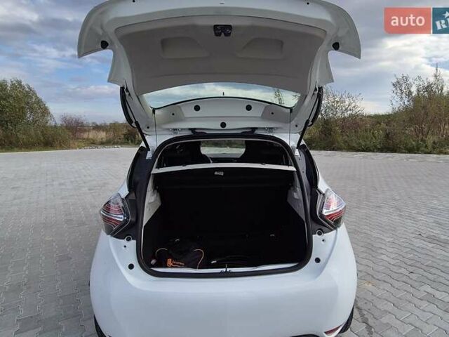 Белый Рено Зое, объемом двигателя 0 л и пробегом 25 тыс. км за 11600 $, фото 18 на Automoto.ua