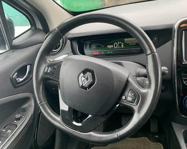 Белый Рено Зое, объемом двигателя 0 л и пробегом 159 тыс. км за 9200 $, фото 26 на Automoto.ua