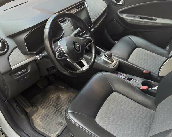 Белый Рено Зое, объемом двигателя 0 л и пробегом 208 тыс. км за 11700 $, фото 5 на Automoto.ua