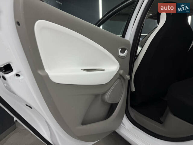 Белый Рено Зое, объемом двигателя 0 л и пробегом 21 тыс. км за 9950 $, фото 22 на Automoto.ua