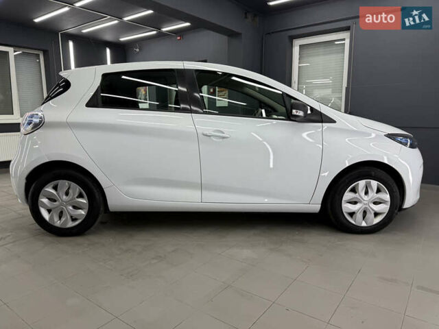Белый Рено Зое, объемом двигателя 0 л и пробегом 53 тыс. км за 9900 $, фото 14 на Automoto.ua