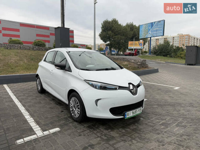Белый Рено Зое, объемом двигателя 0 л и пробегом 40 тыс. км за 9999 $, фото 5 на Automoto.ua