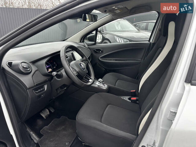 Белый Рено Зое, объемом двигателя 0 л и пробегом 68 тыс. км за 11499 $, фото 13 на Automoto.ua