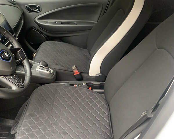 Белый Рено Зое, объемом двигателя 0 л и пробегом 29 тыс. км за 10900 $, фото 19 на Automoto.ua