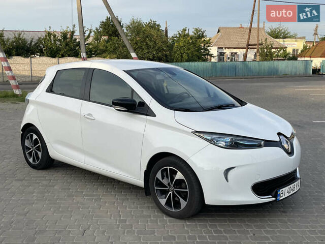 Белый Рено Зое, объемом двигателя 0 л и пробегом 84 тыс. км за 10500 $, фото 18 на Automoto.ua