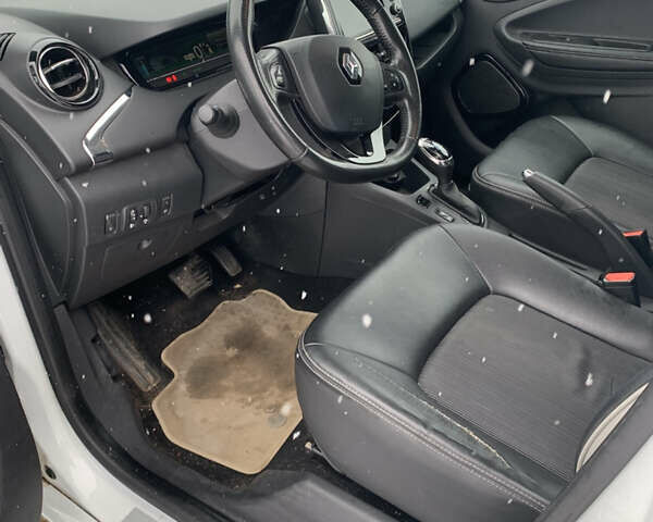 Білий Рено Зое, об'ємом двигуна 0 л та пробігом 159 тис. км за 8999 $, фото 18 на Automoto.ua