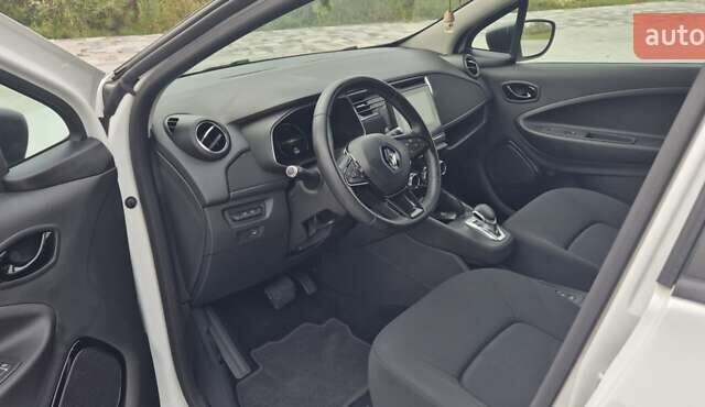 Белый Рено Зое, объемом двигателя 0 л и пробегом 25 тыс. км за 11600 $, фото 14 на Automoto.ua