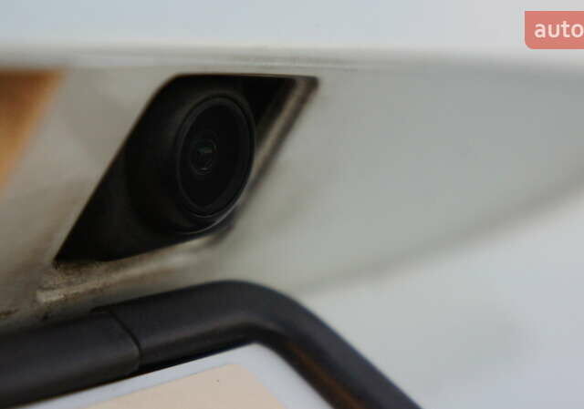 Белый Рено Зое, объемом двигателя 0 л и пробегом 159 тыс. км за 8950 $, фото 12 на Automoto.ua