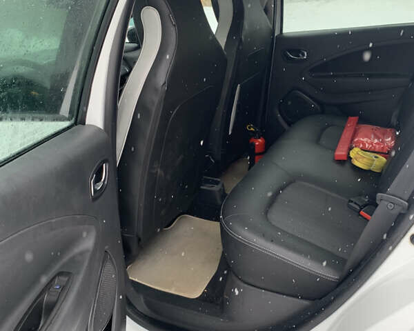 Білий Рено Зое, об'ємом двигуна 0 л та пробігом 159 тис. км за 8999 $, фото 19 на Automoto.ua