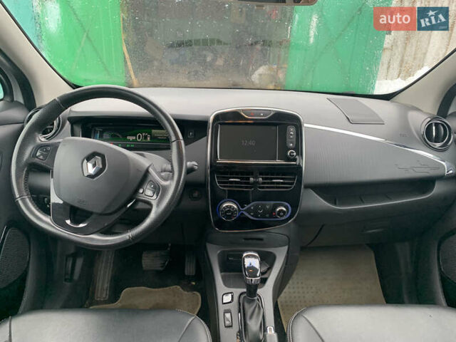 Белый Рено Зое, объемом двигателя 0 л и пробегом 159 тыс. км за 9200 $, фото 22 на Automoto.ua